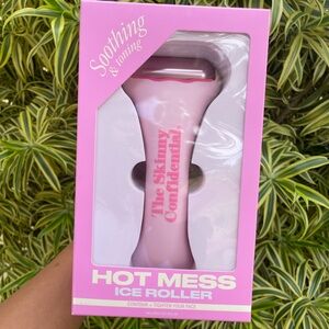 Skinny Confidential Face Ice roller